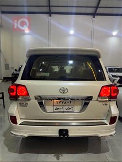 تۆیۆتا لاند کروزەر